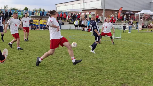 Spielszene aus dem Finale: Solide Verteidigung des LKS | Foto: U. Vergin
