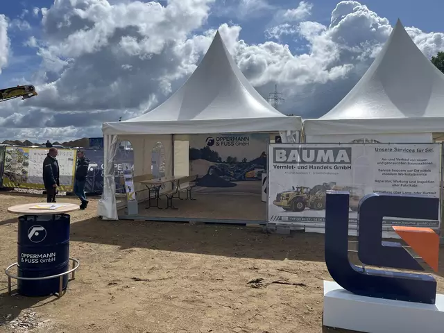 Zur Feierlichkeit gehörte auch eine hauseigene Messe. Aussteller waren Unternehmen, die am Bau der Anlage beteiligt waren und sind | Foto: sra