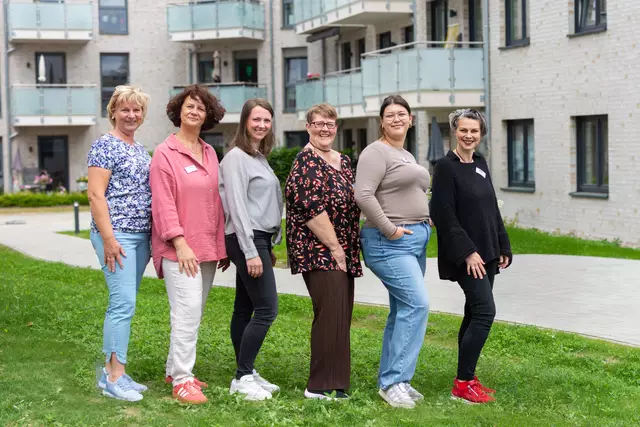 Sabine Versmann, Melanie Frank (PDL), Alina Schneider (stellv. PDL), Sabine Schoke, Viktoria Zimmermann, Andrea Wunder, Gesamtleitung Tagespflege beim AHD  | Foto: AHD