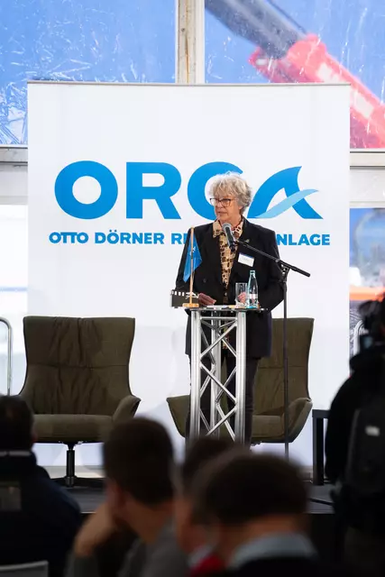 Seevetals Bürgermeisterin Emily Weede bei ihrer Begrüßungsrede | Foto: Kirsten Schneider