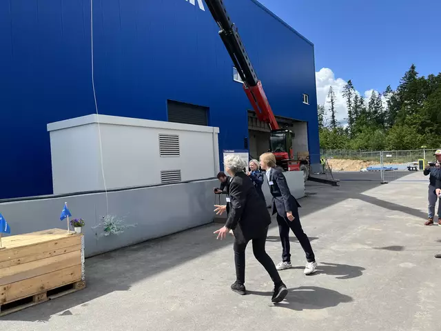 Emily Weede durfte die Orca-Anlage taufen  | Foto: sra