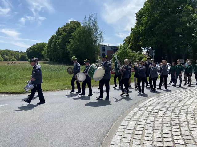 Der Spielmannszug beim Ummarsch: Ein wichtiger Bestandteil eines jeden Schützenfestes | Foto: JSV