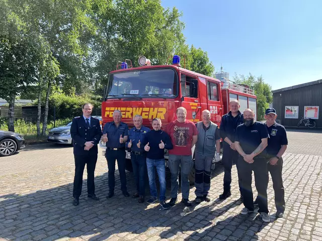 Kurz vor der Abfahrt des Hilfskonvois wurde das gespendete Tanklöschfahrzeug aus Issendorf übergeben | Foto: Daniel Beneke