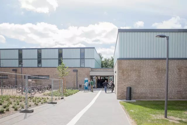 Werden das Winsener Stadtzentrum beleben: die neue Sporthalle (li.) und der angrenzende "BegegnungsRaum Bleiche" | Foto: ks