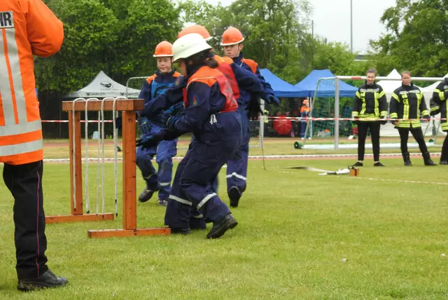 Die Teilnehmergruppen mussten bei den Wettbewerben Geschicklichkeit und Tempo beweisen | Foto: KJF LK Harburg