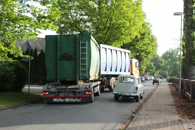 Auch Lkw-Gespanne wurden durch die Aktion gebremst | Foto: sb