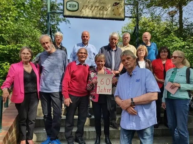 Die ehemaligen Schüler der 9a kamen zum 60-jährigen Klassentreffen zusammen | Foto: Zdzieblik 