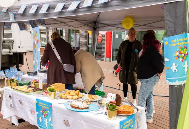 Infostand auf dem Buchholzer Markt | Foto: Berufsvereinigung der Kindertagespflegepersonen e.V.