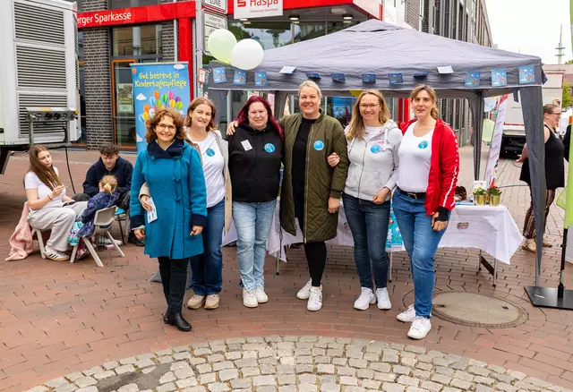 Infostand auf dem Buchholzer Markt | Foto: Berufsvereinigung der Kindertagespflegepersonen e.V.