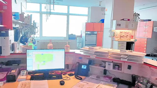 Die Pflegefachkräfte sehen im OP-Plan genau, wann welcher Patient zu Ihnen verlegt wird | Foto: Elbe Kliniken / Kati Meyer-Thiedig, Anja Heitsch
