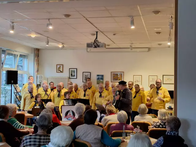 Der Heidjer-Shanty-Chor unterhielt die Senioren mit Liedern von Meer und Matrosen | Foto: Verein Altenhilfe