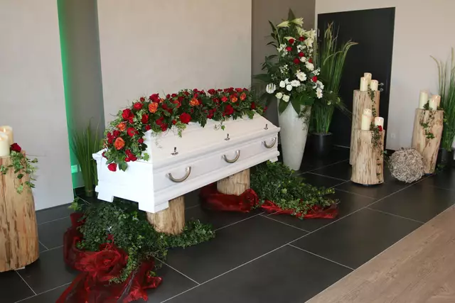 Das Trauerhaus mit großem Saal für Trauerzeremonien bietet Möglichkeiten für individuelle Wünsche  | Foto: Kirste Bestattungen