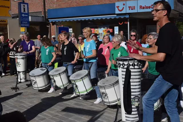 Die Trommelgruppe "Sambucada" begrüßte die Gäste der Eröffnungsfeier | Foto: bs