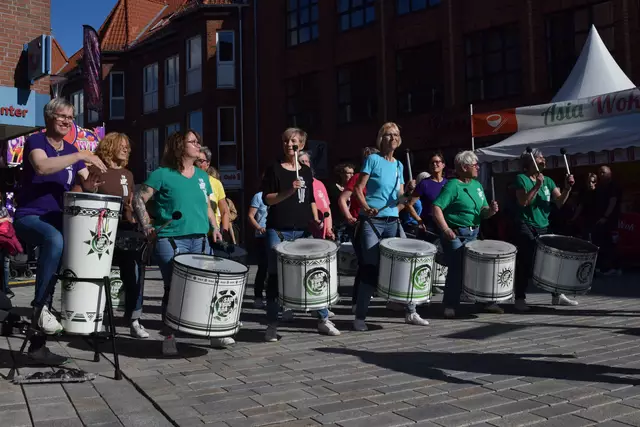 Die "Sambucada"-Musiker wurden für ihre mitreißenden Rhythmen gefeiert | Foto: bs