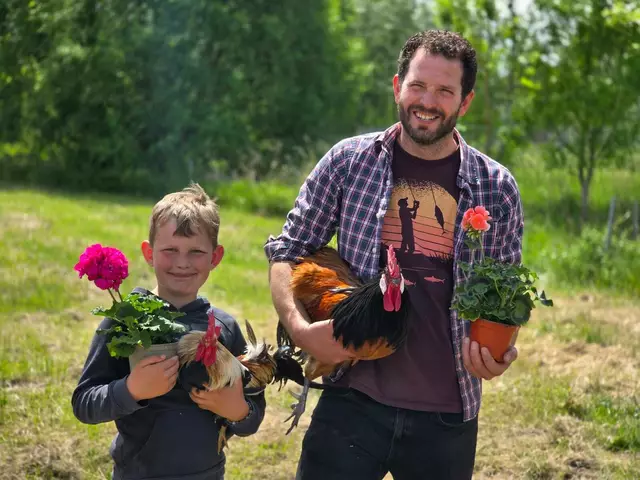 Sieger Aaron Arndt und Jonas Renken mit ihren Siegerhähnen | Foto: NGZV Klecken