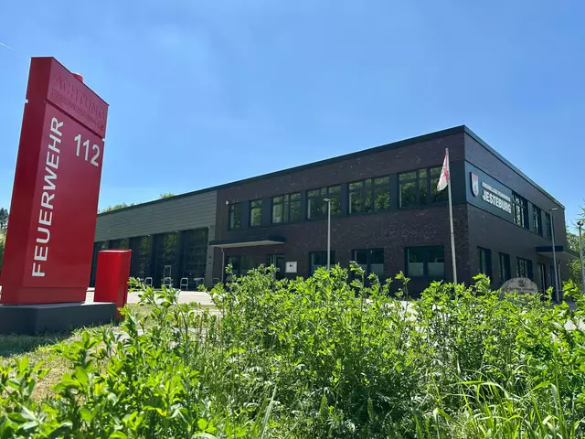 Das großflächige Dach der neugebauten Jesteburger Feuerwehr könnte jährlich tausende Kilowattstunden erneuerbaren Strom für die Kommune liefern | Foto: Seeve BEG