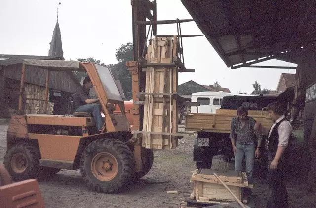 Die Zusammensetzung der beiden Einzelteile bewerkstelligten die Studenten mit dem nötigen Know-how | Foto: Susanne Krisch, Günter Schramm, Jürgen Schramm, Jens Wilke