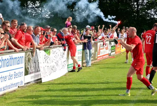 Großer Jubel in "Rot" nach Abpfiff der Partie | Foto: cc