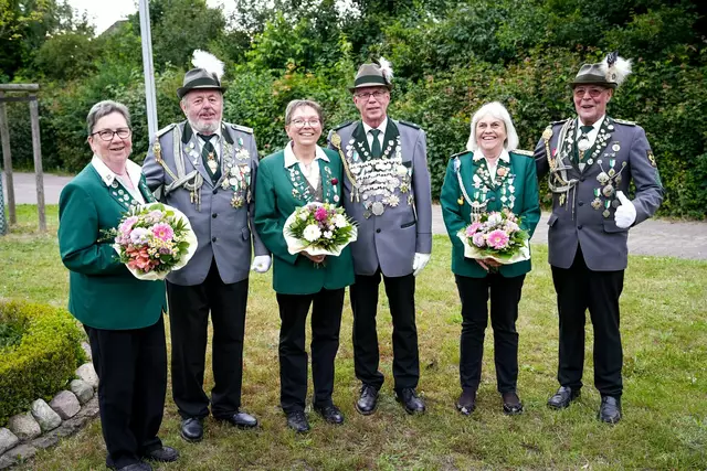  Adjutantenpaar Ilse Primeßnig &amp; Hans-Peter Heinsen (li.), Königin Sylvia &amp; König Wolfgang, Adjutantenpaar Birgit &amp; Frank Gärtner (re.)                 | Foto: SK Ohlendorf