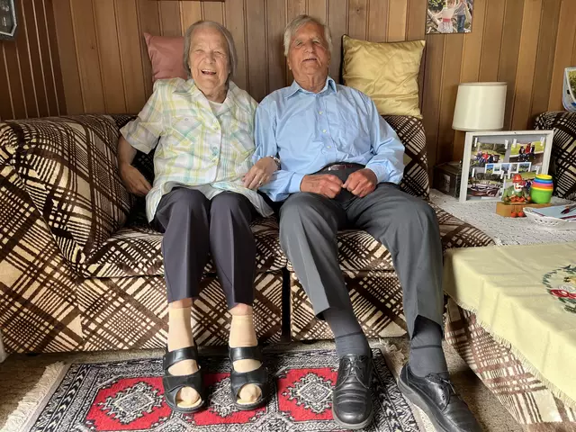 Ursula (99) und Karl-Heinz Grundei (97) aus Fleestedt feiern dieses Jahr ihre Kronjuwelenhochzeit | Foto: sra