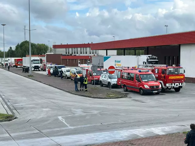 Bild 4: Zwischenstopp beim Zoll  | Foto: Robert Evers