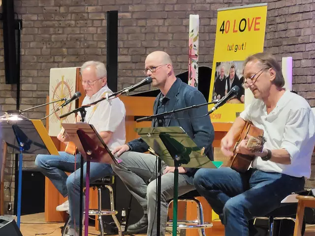 Der Pastor am Mikrophon: Stephan Jannasch singt zwei Songs von Johnny Cash