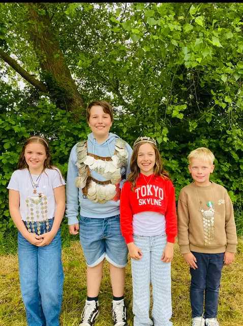 Kinder Beste Dame: Lilly Fey,
Kinderkönig: Julian Quast
Königin des Kinderkönigs: Marie Wegener
Kinder Vogelkönig: Linus Palm  | Foto: A.Gräpel-Franz /Schützengilde Estebrügge