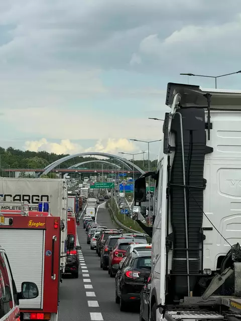 Bild 6: Immer wieder Stau in Polen  | Foto: Lukas Klempahn