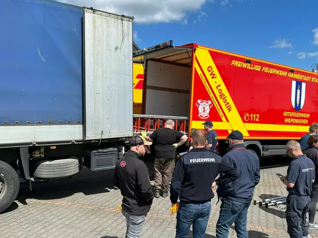 Bild 9: Verladung der Hilfsgüter  | Foto: Robert Evers