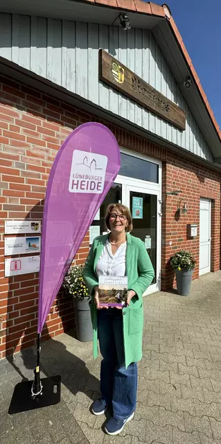 Dörte Cohrs ist die neue Ansprechpartnerin in der Handeloher Tourist-Info im Handeloher Rathaus | Foto: D. Lawrenz