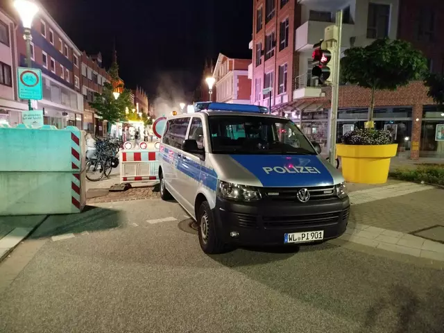 Am Samstag Abend stand dann doch ein Einsatzfahrzeug vor der Durchfahrt. War das dann doch sicherer? | Foto: Leon Strumberger/ Leserreporter