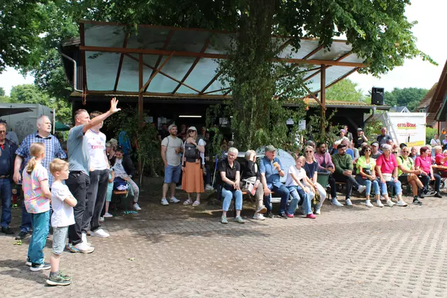Mirko Erdmann (Hand oben) bot fleißig mit | Foto: ab