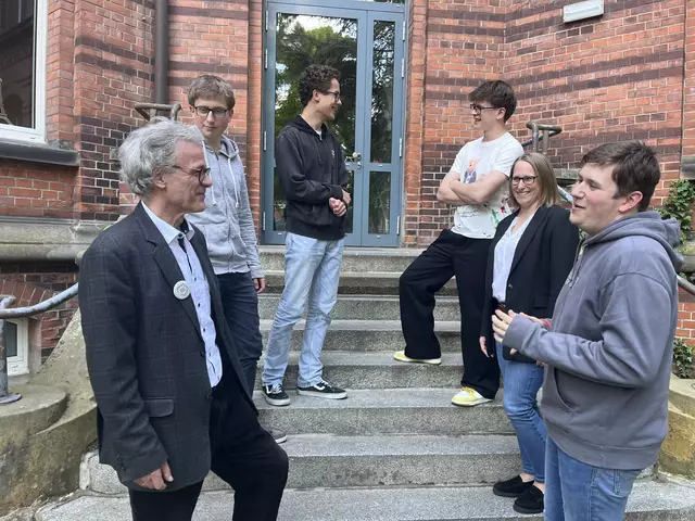 Wissenschaftler debattieren leidenschaftlich über ihre Projekte | Foto: Sandra Polenz