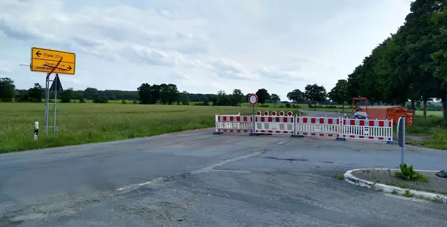 Die L124 bei Hollenbeck: Die Absperrungen werden in Kürze entfernt | Foto: sb