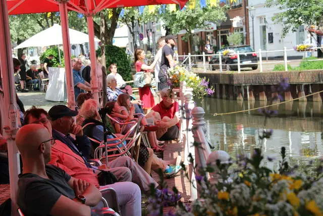 An der Ewer-Bühne gibt es Musik und eine entspannte Atmosphäre am Wasser | Foto: tk