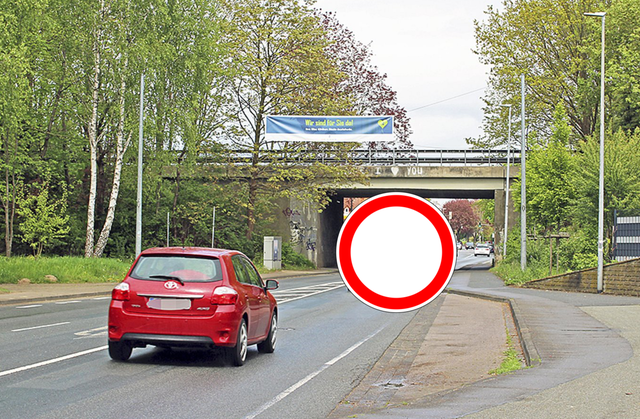Hier wird es rund zwei Jahre kein Durchkommen mehr geben: Die B 73-Brücke über die Harsefelder Straße wird abgerissen und durch einen Neubau ersetzt | Foto: jab
