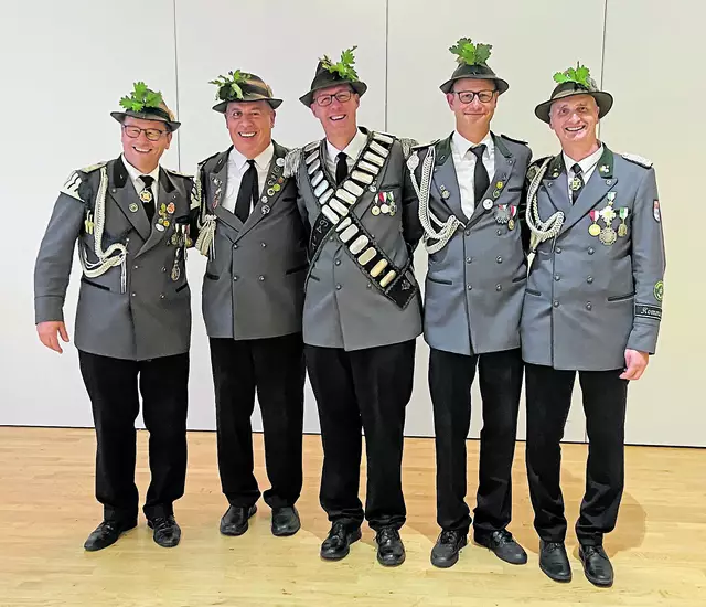 Das Königshaus (v. li.) mit: Rainer Radloff, Jörg Hahlbohm, König Torsten 
Lange, Klaus von Bestenbostel und Bernd Versemann | Foto: Schützenverein