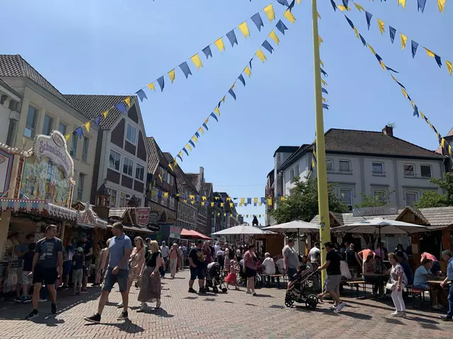 Stände, Buden, Kunst und Performance – das Altstadtfest belebt die historische Altstadt mit einem bunten Programm | Foto: Saskia Corleis