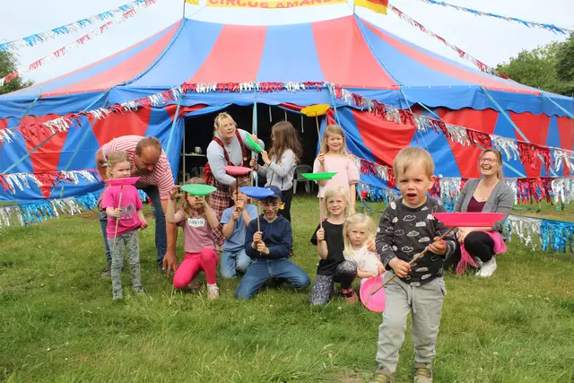 Das Tellerdrehen klappt schon wie bei den Profis | Foto: pm