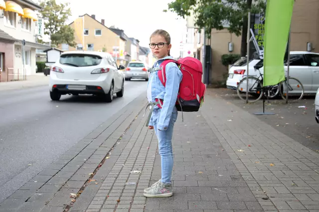 Um die Sicherheit von Kindern im Straßenverkehr ging es bei den Verkehrskontrollen der Polizei | Foto: Adobe Stock/joerch