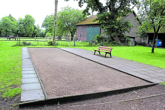 Zum Park gehört auch eine Boulebahn | Foto: sb