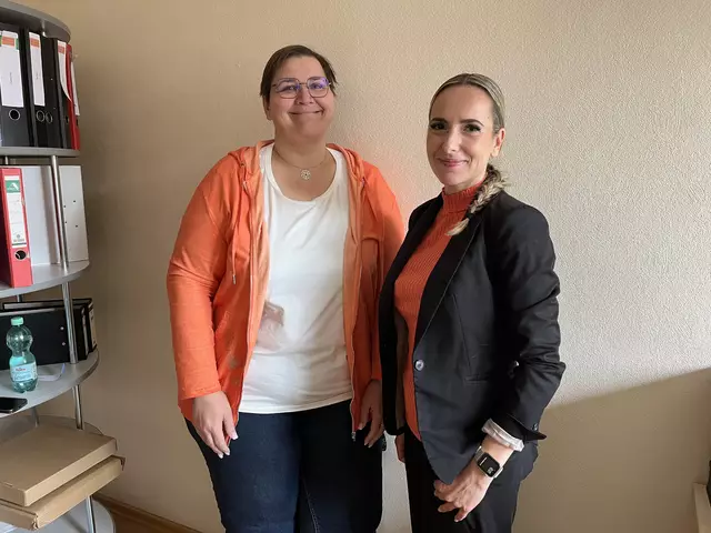 Pflegedienstleitung Nicole Velten mit Inhaberin Hülya Kartal (re.) | Foto: sra