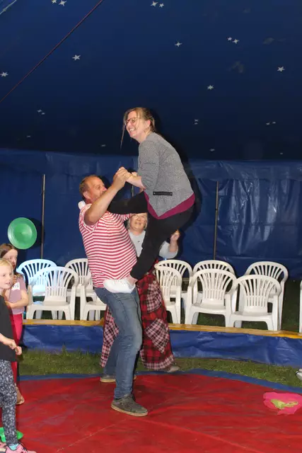 Auch Kitaleiterin Tanja Krusch-Lutz zeigte ihr Können | Foto: pm