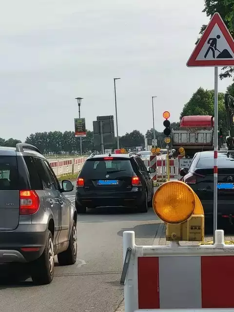 Einspurige Verkehrsführung auf der B75 sorgt aktuell für Behinderungen | Foto: sh