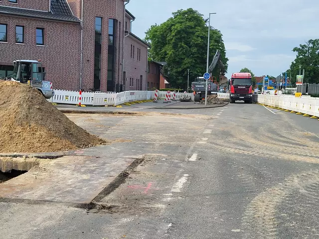 Auch Radfahrer und Fußgänger sollten die Baustelle meiden | Foto: sh