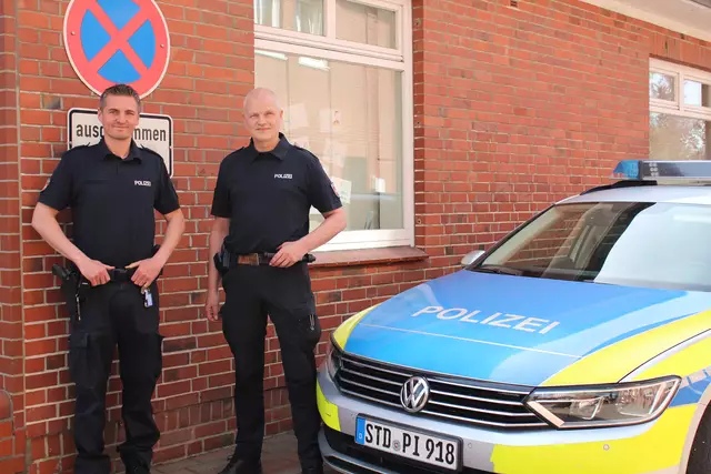 Torben Kubik (li) und Thorsten Fetz sind seit dem Frühjahr gemeinsam in Steinkirchen auf Streife | Foto: pau