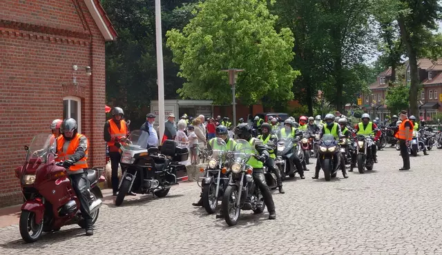 Der Hanstedter Motorradgottesdienst lockt alljährlich zahlreiche Biker an | Foto: St.-Jacobi-Kirchengemeinde Hanstedt