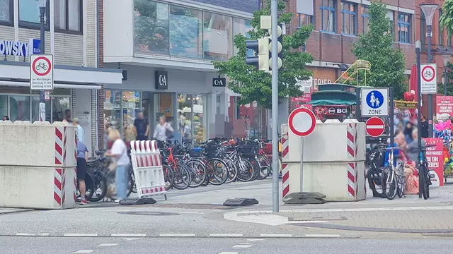 Die offene Zufahrt in die Fußgängerzone beim Stadtfest Winsen sorgte für Kritik am Sicherheitskonzept der Stadt | Foto: Wißmann