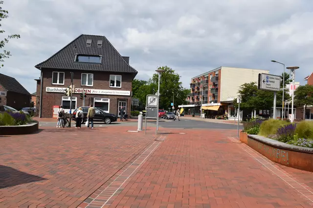 Die Zufahrt zur Buchholzer Fußgänger Zone mit Blick auf die Kreuzung Neue Straße / Bremer Straße  | Foto: ah