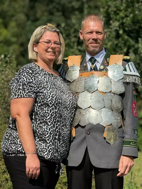 Das glückliche Königspaar Carina und Sven Maack | Foto: Sebastian Erhorn / Schützenverein Moisburg